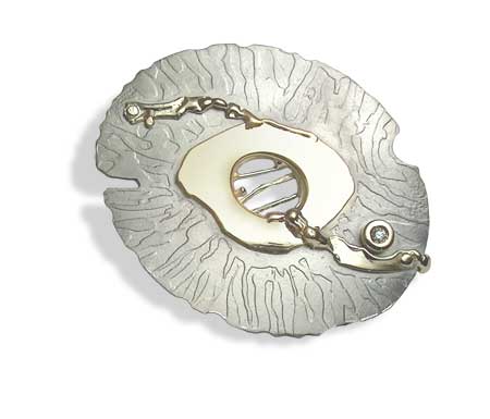 Ръчно изработена брошка от титан и злато с брилянт 