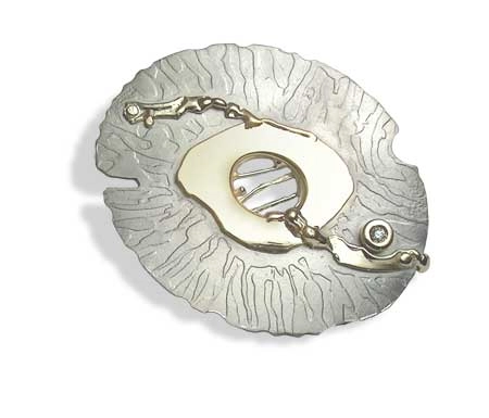 Ръчно изработена брошка от титан и злато с брилянт 