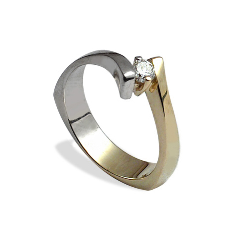 Годежен пръстен от бяло и жълто злато с брилянт