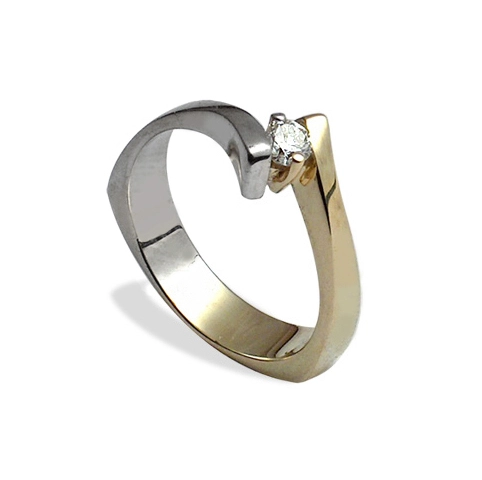 Годежен пръстен от бяло и жълто злато с брилянт