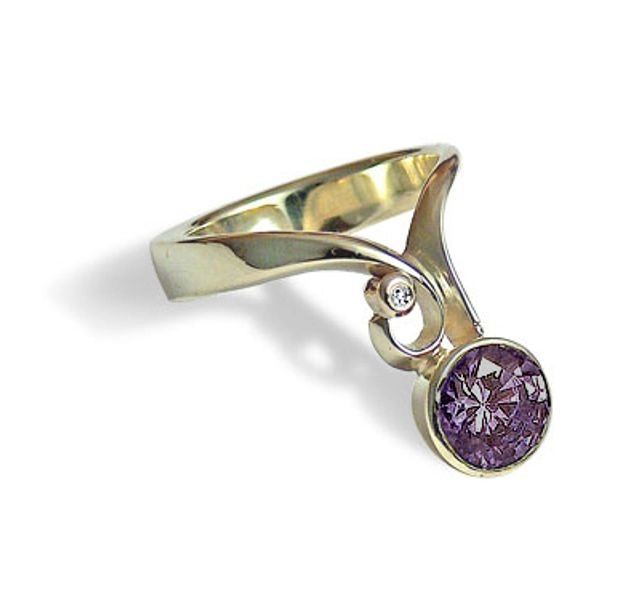 Златен пръстен 14к с аметист и брилянт