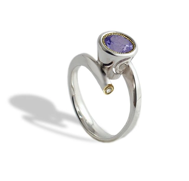 Златен пръстен с Танзанит