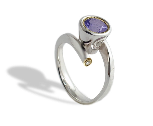 Златен пръстен с Танзанит