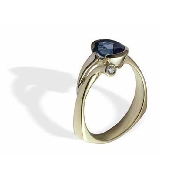 Златен пръстен (14k) със сапфир и брилянти