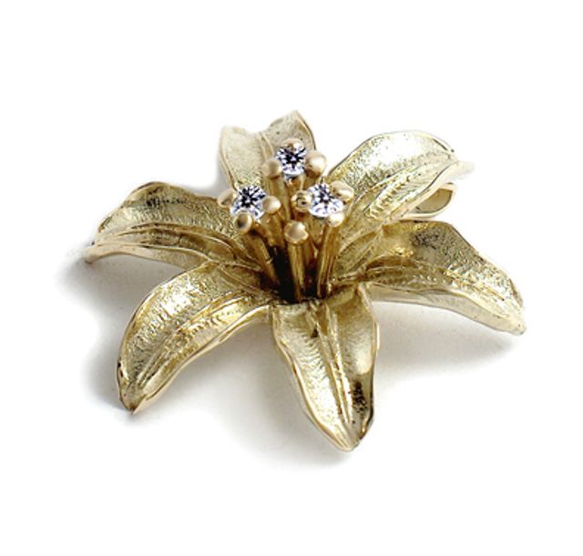 Златно колие Лилия (висулка) 3 брилянта