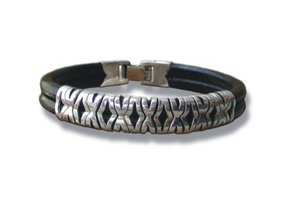 Гривна от сребро и естествена кожа