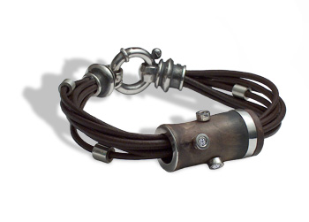 Сребърна гривна с чемширово дърво и кожа