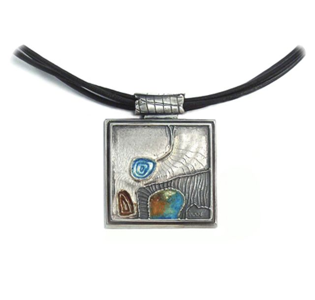 Ръчно изработено сребърно колие с емайли