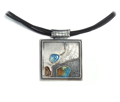 Ръчно изработено сребърно колие с емайли