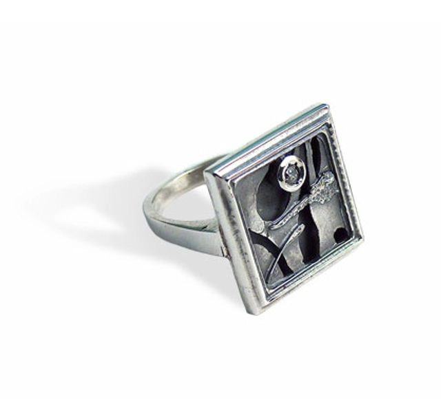 Ръчно изработен сребърен пръстен с кубичен циркон