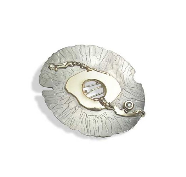 Брошка от титан и злато с брилянт