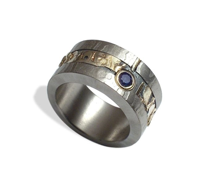 Ръчно изработен пръстен от титан и злато(14k)