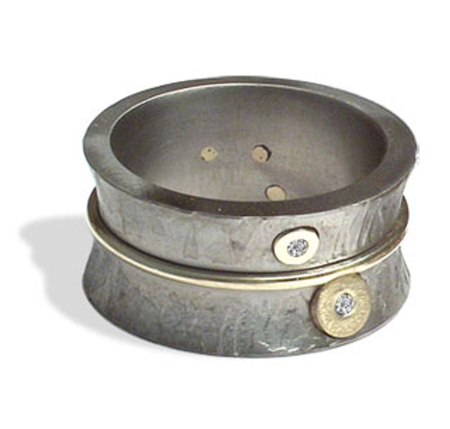 Пръстен от титан и злато (14k) с брилянти (2 бр.)