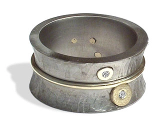 Пръстен от титан и злато (14k) с брилянти (2 бр.)