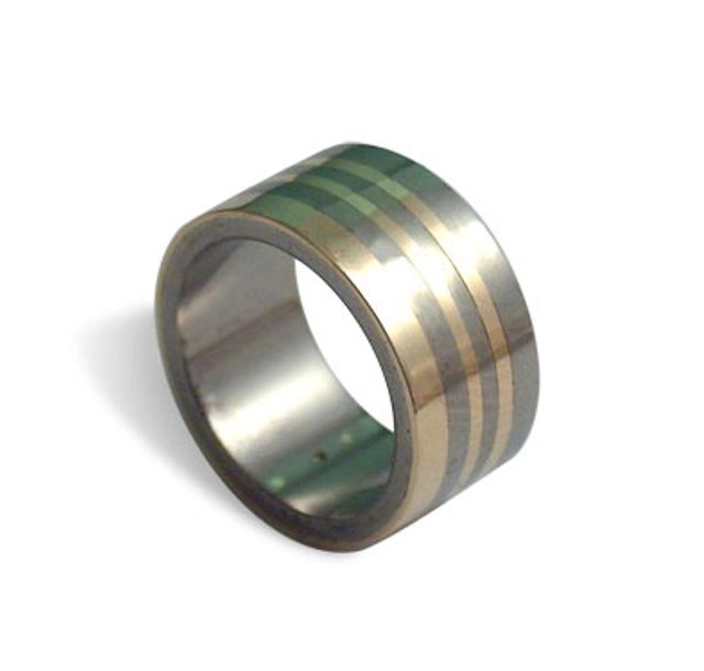 Ръчно изработен пръстен от титан и злато (14k)