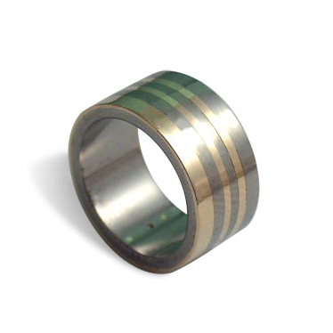 Ръчно изработен пръстен от титан и злато (14k)