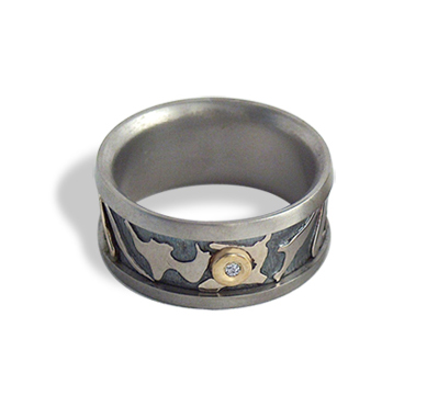 Ръчно изработен пръстен от титан, бяло и жълто злато (14k), сребро и брилянт 