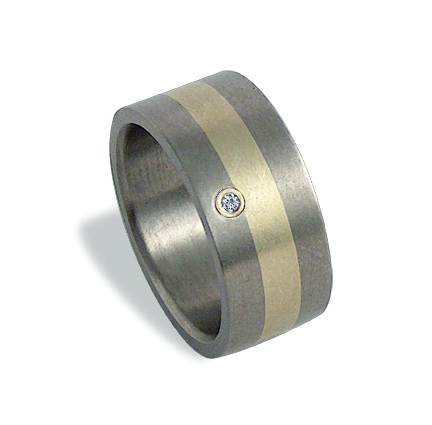 Ръчно изработен пръстен от титан, злато (14k) и брилянт