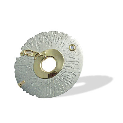 Ръчно изработена брошка от титан и злато с брилянт (2,2mm)