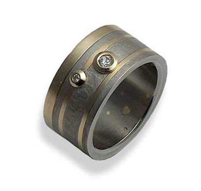 Пръстен от титан, злато (14k) и брилянти (2 бр.)