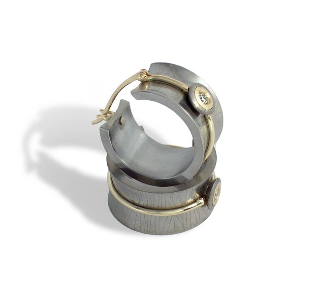 Ръчно изработени обеци от титан и злато (14k)