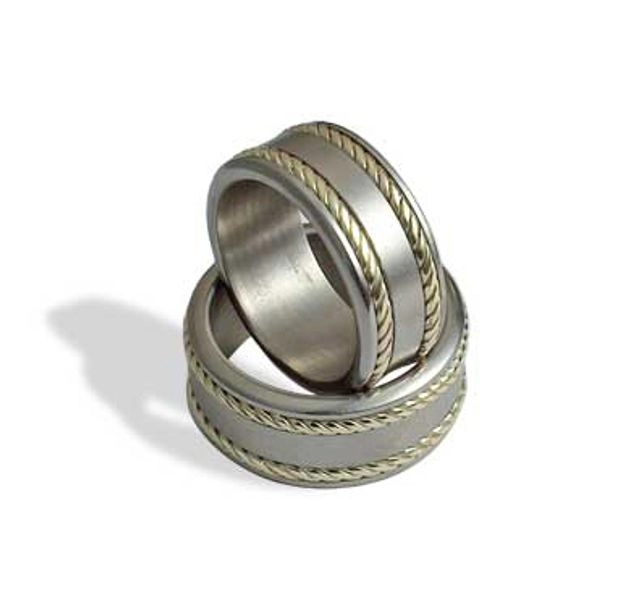 Ръчно изработени халки от титан и злато (14k)