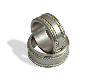 Ръчно изработени халки от титан и злато (14k)