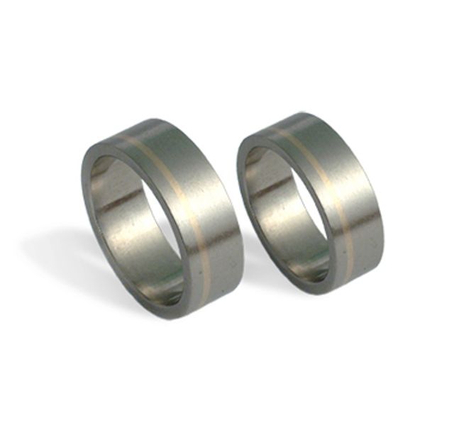 Ръчно изработени халки от титан и злато (14k)