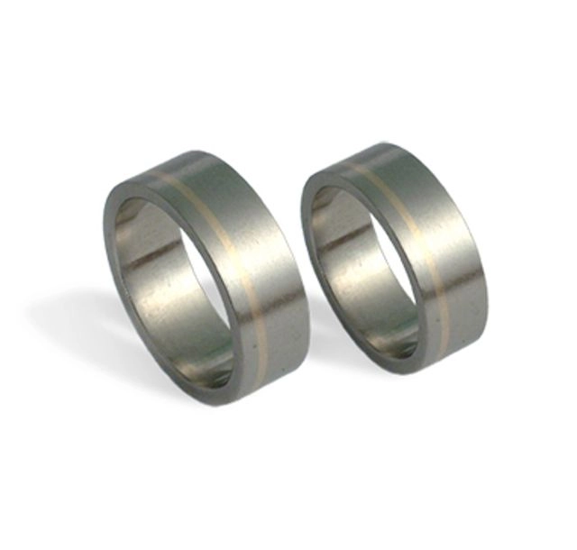 Ръчно изработени халки от титан и злато (14k)