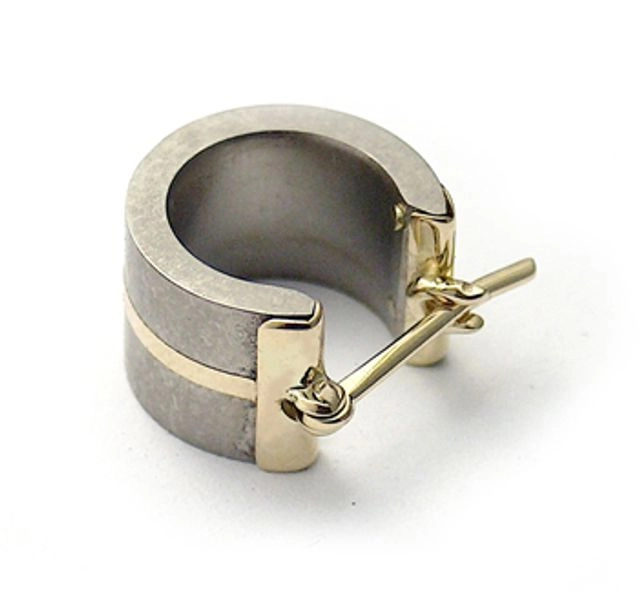 Oбeца от титан и злато (14k)