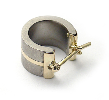 Oбeца от титан и злато (14k)