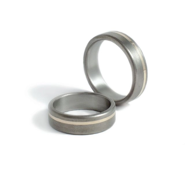 Брачни халки от титан и злато 