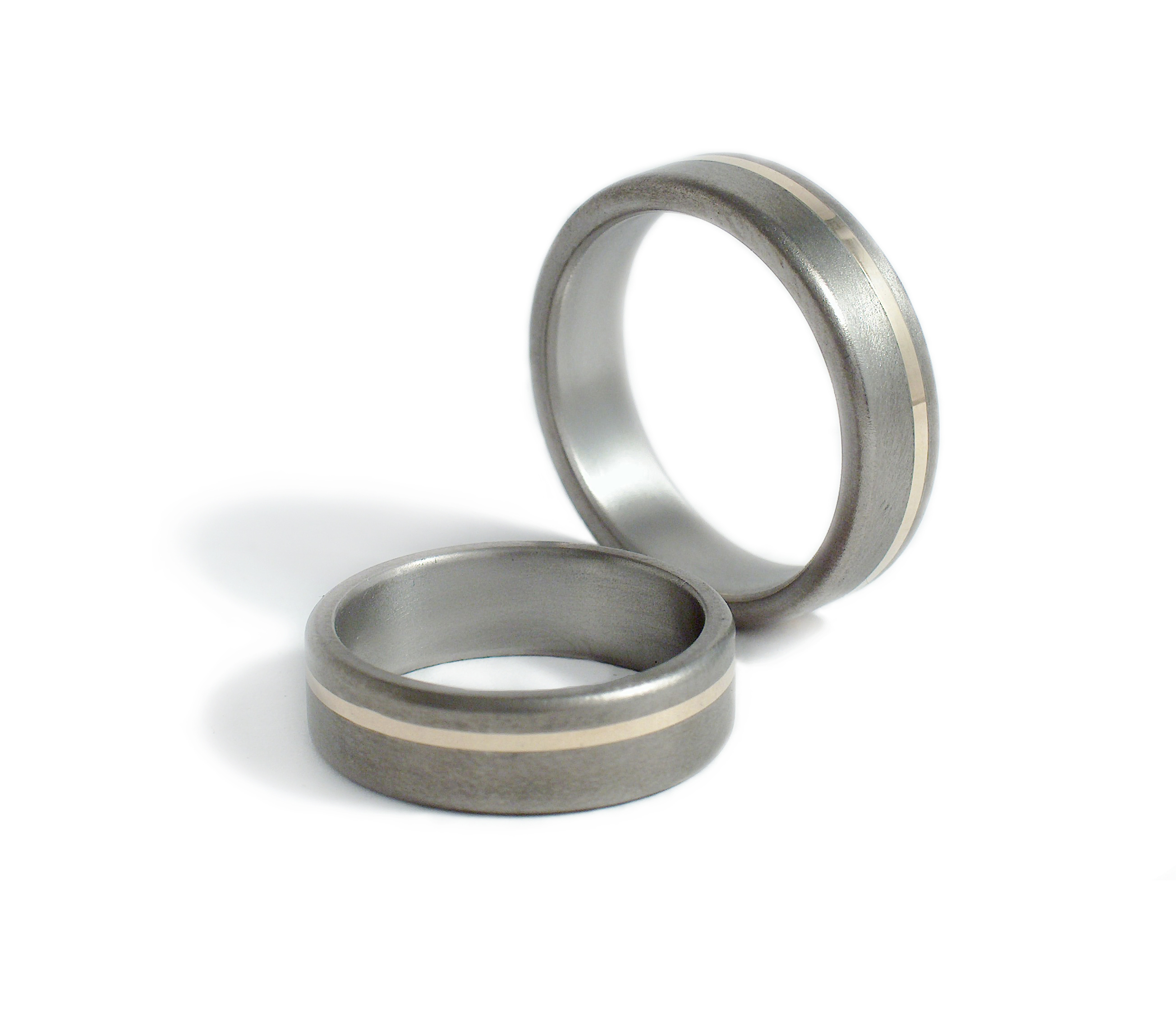 Брачни халки от титан и злато 