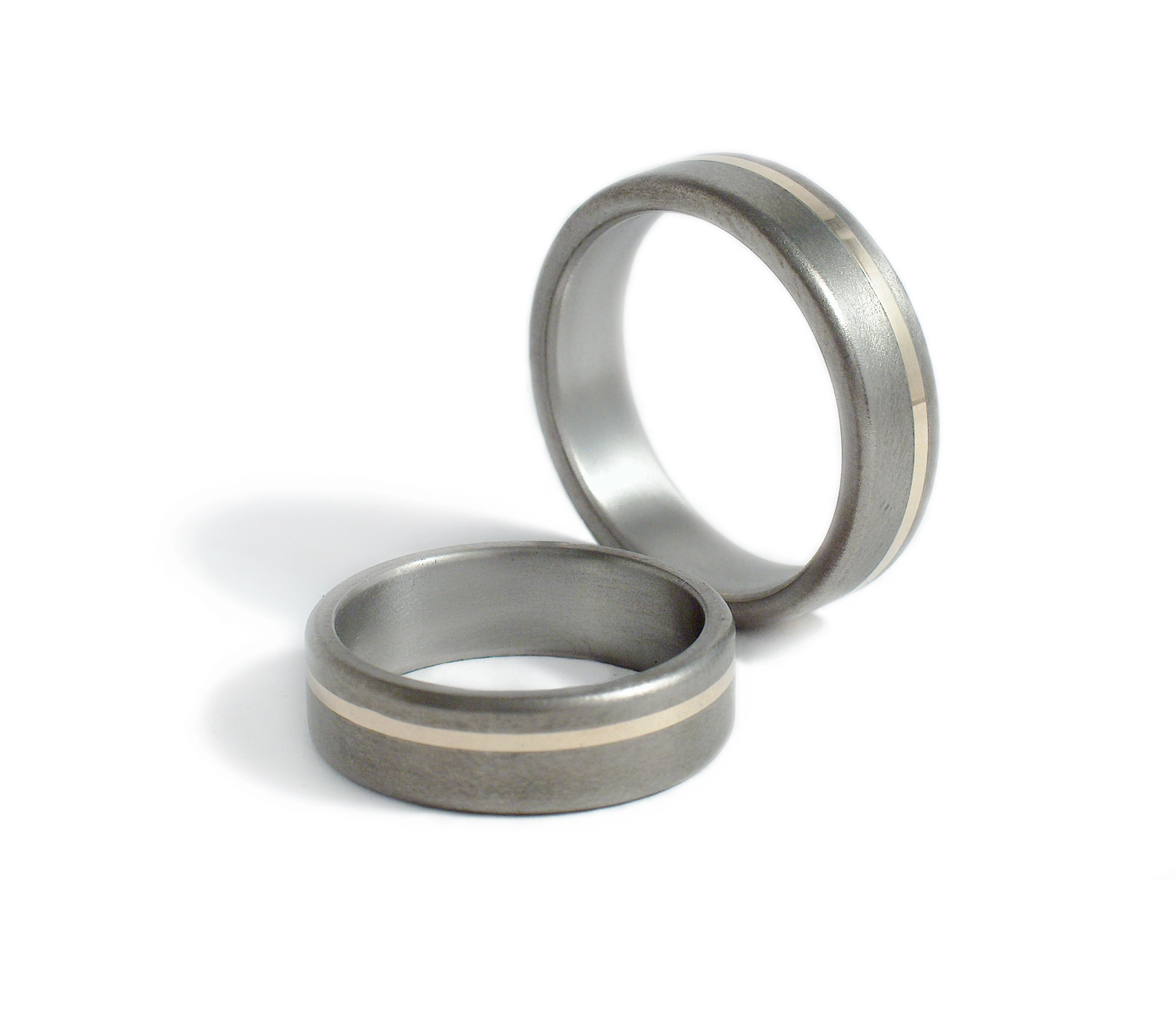 Брачни халки от титан и злато 