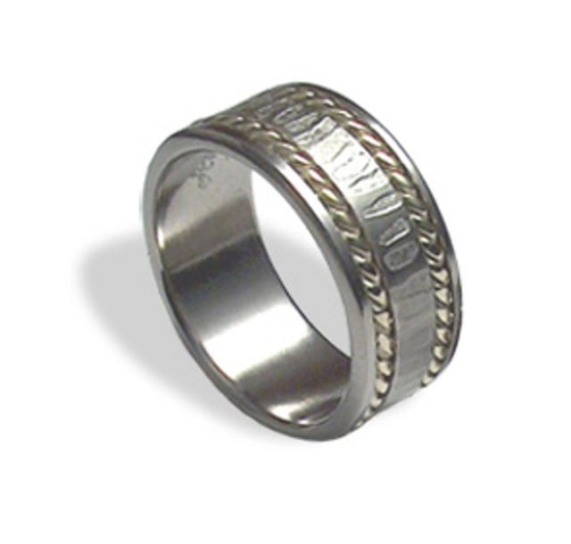 Ръчно изработени брачни халки от титан и злато (14k)