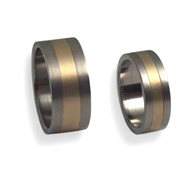 Ръчно изработени брачни халки от титан и злато (14k)