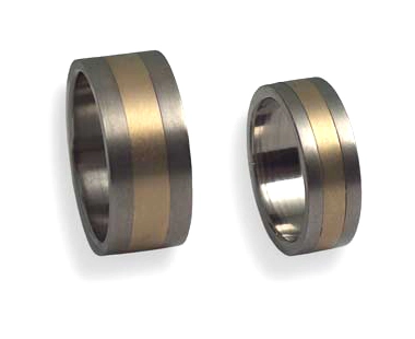 Ръчно изработени брачни халки от титан и злато (14k)