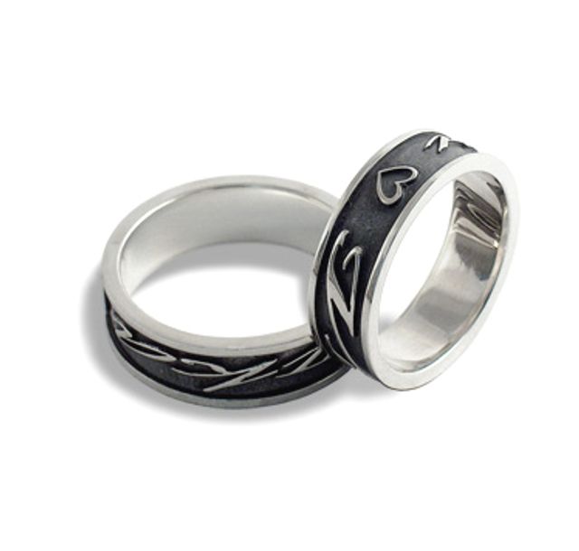 Сватбени халки, изработни от сребро, с релефни надписи