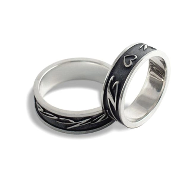 Сватбени халки, изработни от сребро, с релефни надписи